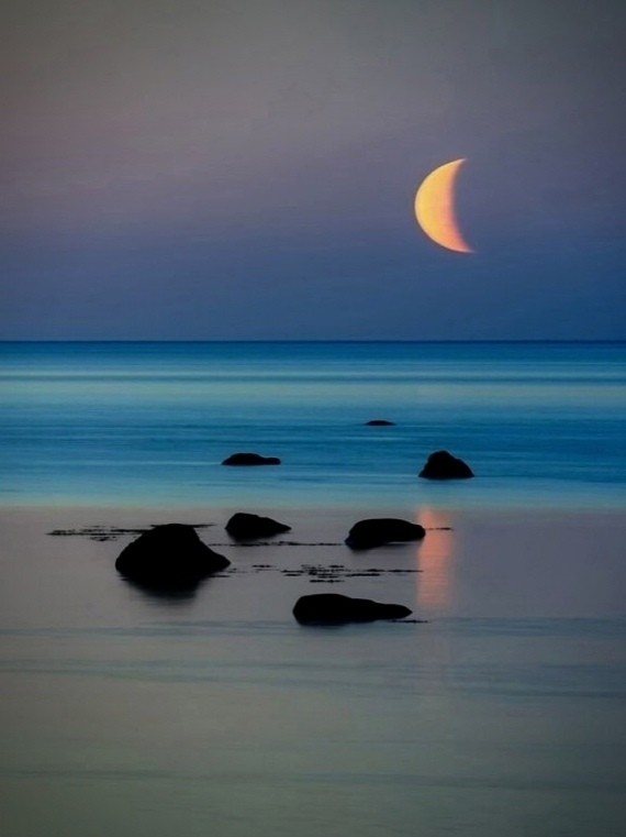 1-0 Луна и море.jpg