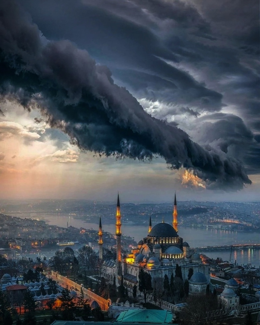 1-0 Небо над Стамбулом.jpg