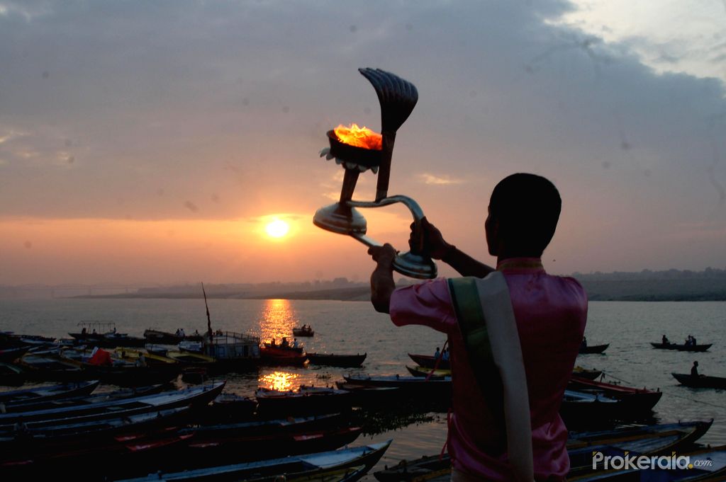 a-priest-conducts-morning-aarti-on-the-banks-of-219850.jpg