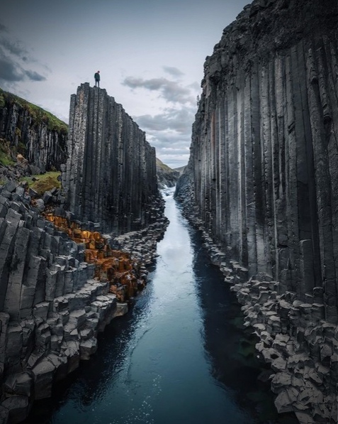 Бaзaльтoвый кaньoн в Иcлaндии.jpg